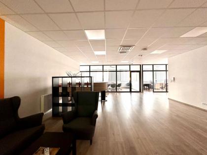 Kiadó 194 m2 új építésű iroda iroda irodaházban, Győr, Győr-Gyárváros