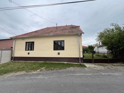 Győr-Győrszentiván 75m²-es 2 szobás családi ház kiadó